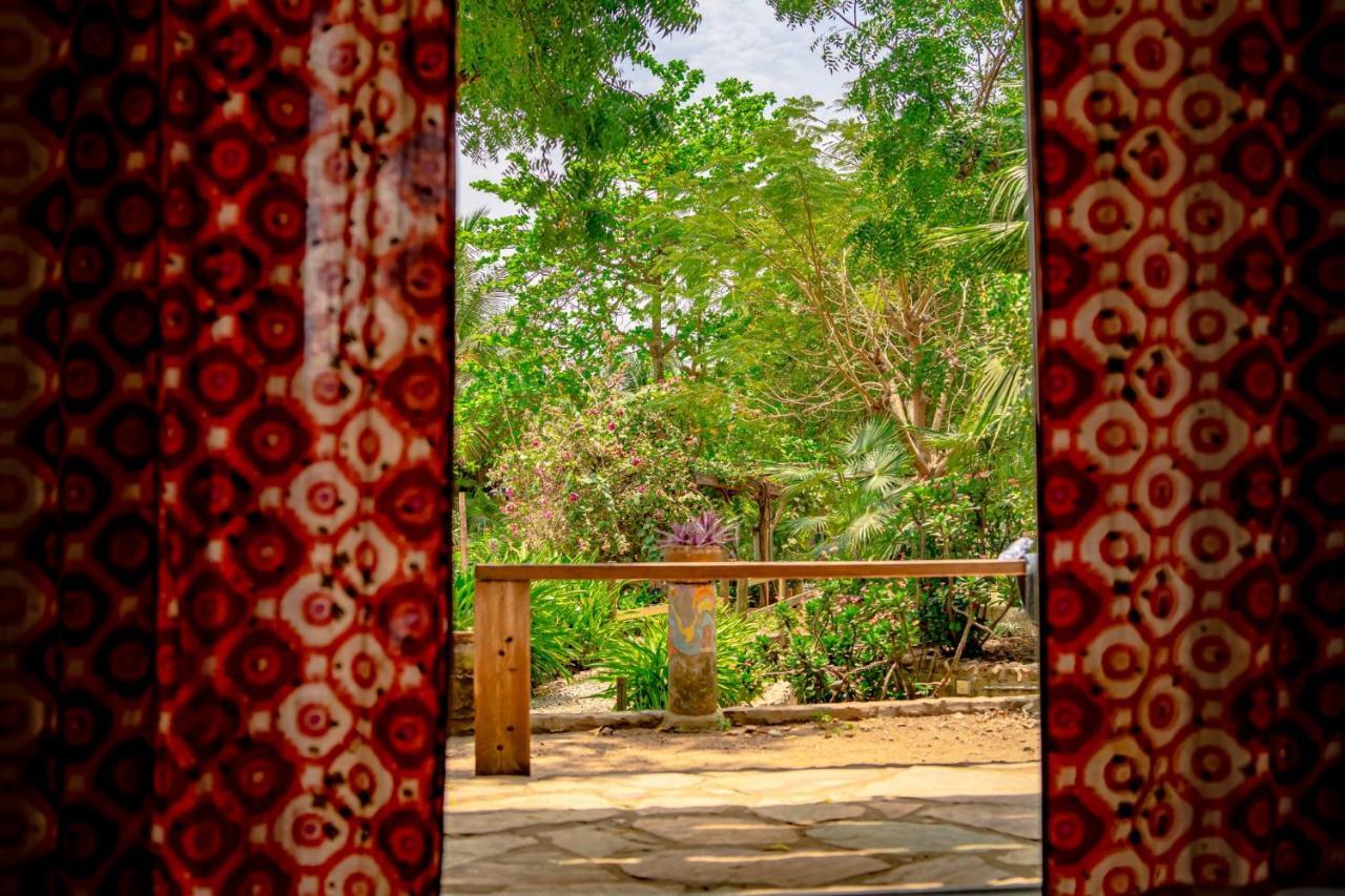 Kokrobite Gardens Restaurant And Guest House Luaran gambar