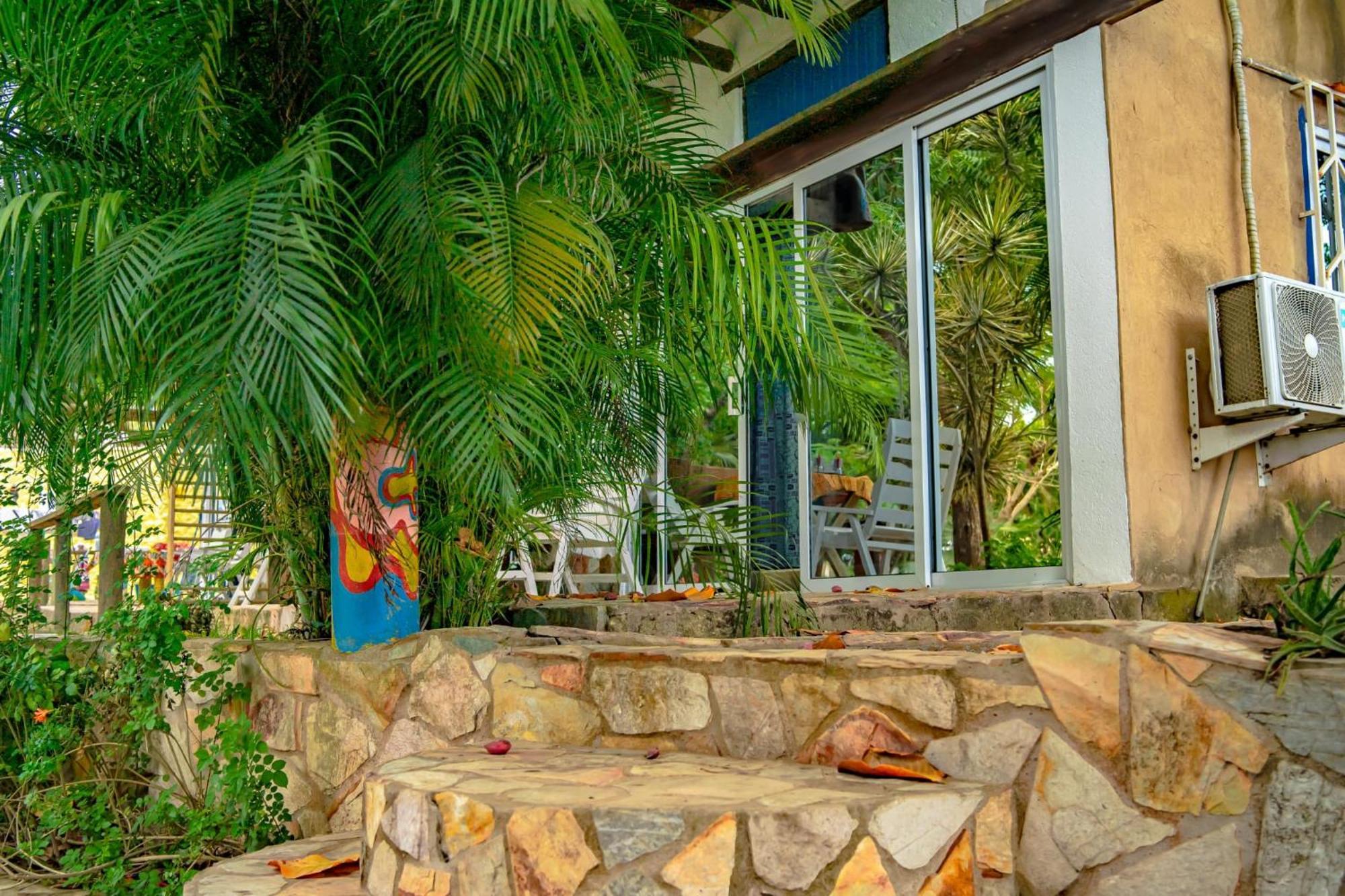Kokrobite Gardens Restaurant And Guest House Luaran gambar